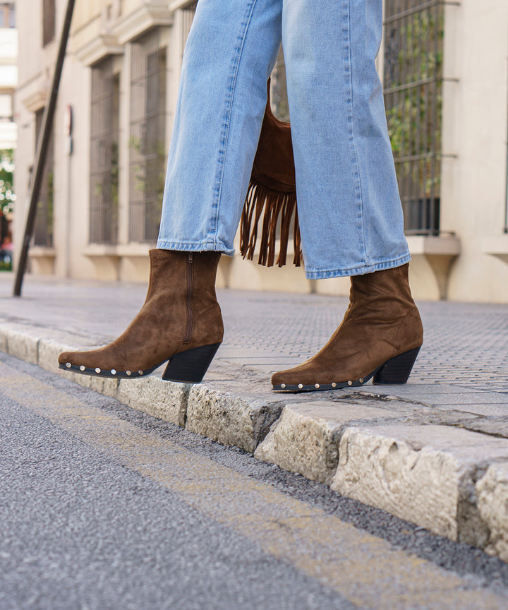 Short camel ankle boot with studs