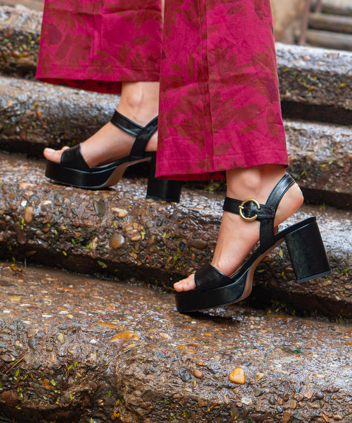 Sandalia tacon bloque negra